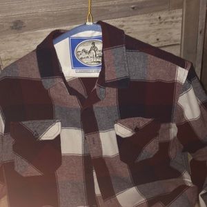 Costal flannel with m size. Runs small